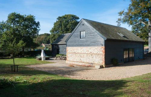 Marshlands House, Sleeps 16 - Country barn with hot tub - Foto 1