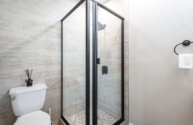 Luxury Modern Retreat w Spacious Yard Premium Comfort - Foto 27