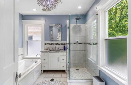 Modern Oakley Retreat - King Bed - Free Parking - Centrally Located - Foto 8