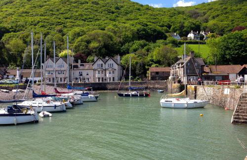 Sea views, private garden, comfortable family and dog friendly home - Foto 17