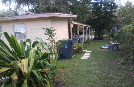 1 Beige Cozy Bungalow or 1 White Cozy Efficiency Cottage in Titusville - Foto 16