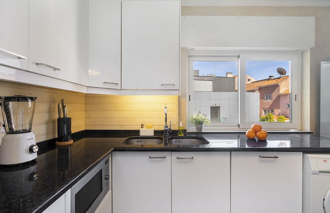 Stylish Sunny Penthouse Near Cascais Center & Greenspace - Photo 13