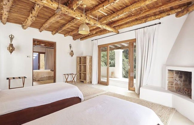 Hillside Villa With Sea-views - Photo 2