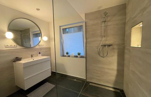 Gleis 11 - kontaktloser 24-7 Check-I, Boxpringbett, W-LAN & Parkplatz kostenlos - Foto 7