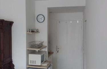 Meridian Apartment , 300m to Bus Terminal, Fast Wifi & Airport Transf - Photo 21