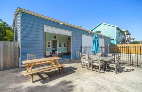 Gorgeous Home with Huge Private Pool and Game Room - Foto 38