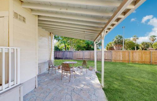 Historic charmer with updated appliances, enclosed yard, & AC - near downtown - Foto 3