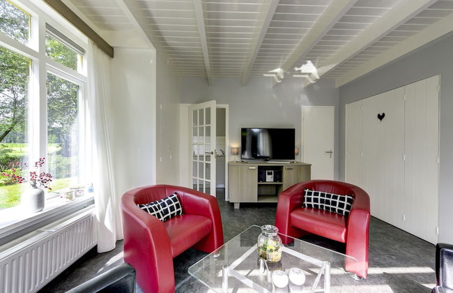 Attractive Holiday Home with Large Garden near Zwolle - Photo 15