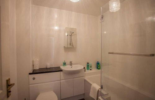 Homely Flat close to Centre with Free Parking - Foto 7