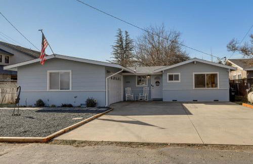 Clear Lake Gem on Canal with Dock Dogs Welcome! - Foto 36