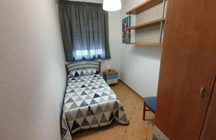 Casa céntrica, 3 dormitorios, gran terraza, cerca de la playa - Foto 2