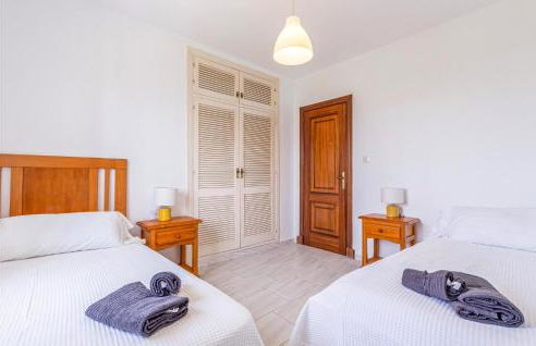 Gorgeous Home In Alhaurin De La Torre - Photo 31