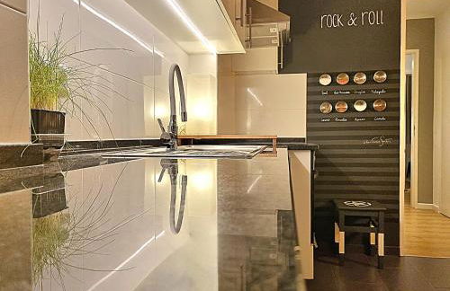 NEW - Epic Design -AC, Balcony, Free Parking - Foto 27