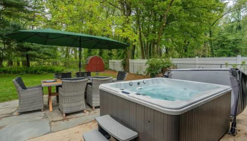 Colonial Cottage with Hot Tub & Sauna-Family Friendly - Photo 3