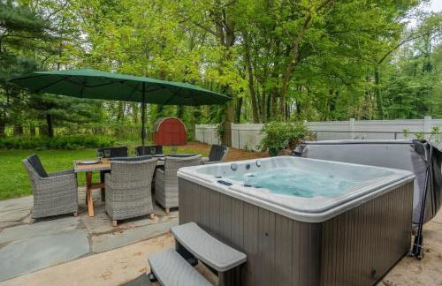 Colonial Cottage with Hot Tub & Sauna-Family Friendly - Photo 3