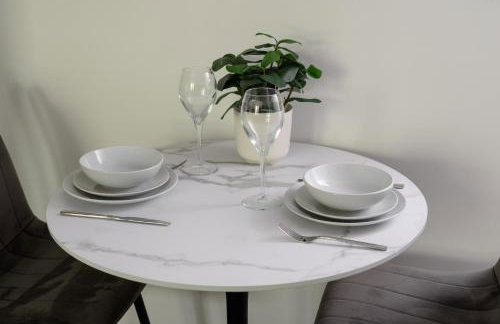 Central 1-Bed perfect for you By Valore Property Services - Foto 10