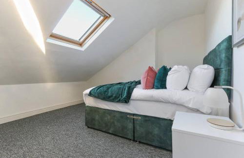 Prime Location Stylish 4-Bed House near Trent Br - Foto 19