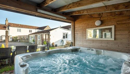 The Farmhouse with two hot tubs - Foto 4