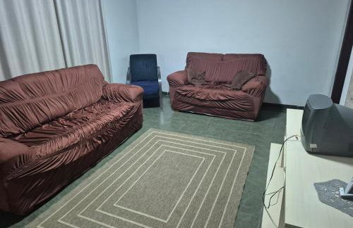 Casa com dois quartos,dois banheiros,sendo um, uma suíte,sala de estar cozinha e garagem - Foto 7