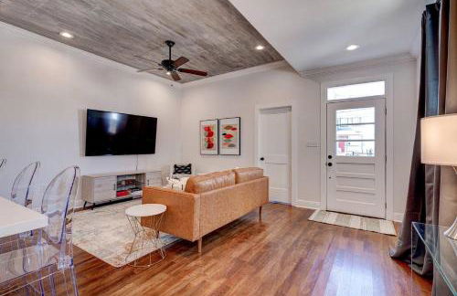 Spring Festival Stay Mid-City w Pool Balcony - Foto 12