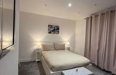 The Upper Tooting Beauty - 2bed Ground Floor Flat - Photo 11