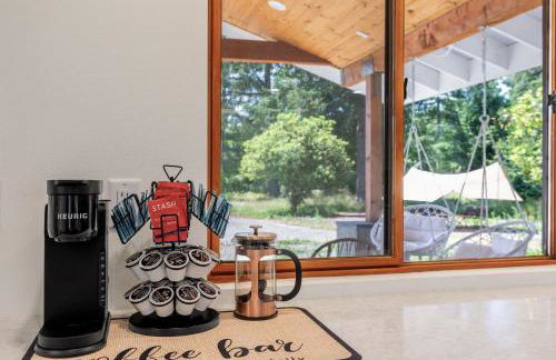 Modern Mountain View Getaway w Huge Outdoor Space - Foto 19