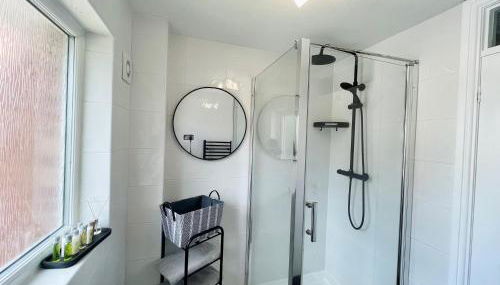 Modern Home, Close to the City Centre with Parking - Foto 5