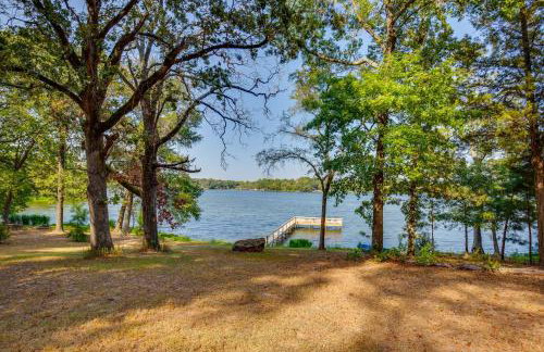 Lakefront Cabin with 2 Lofts, Boats on 4 Acres - Foto 32