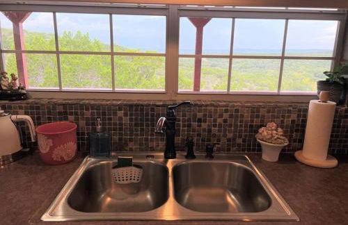 Entire 2br 2ba hilltop view home Sleeps 8 pets 4 acres Jacuzzi Central AC Kingbeds Office Free WiFi Parking Full Kitchen Refrigerator Washer Dryer Furnished Three 3 Large Sunset Dining Patios Grill Stovetop Oven Hiking Wildlife Firepit Quiet very Secluded - Foto 14