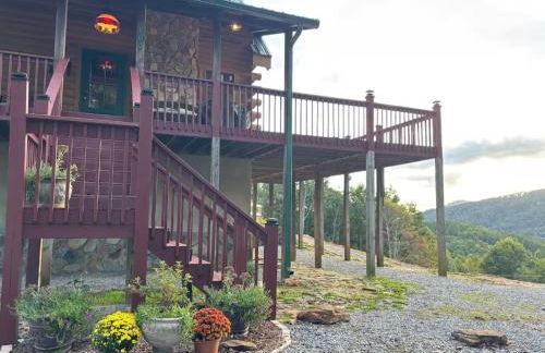 Charming Cabin with Incredible Mountain Views - Foto 53