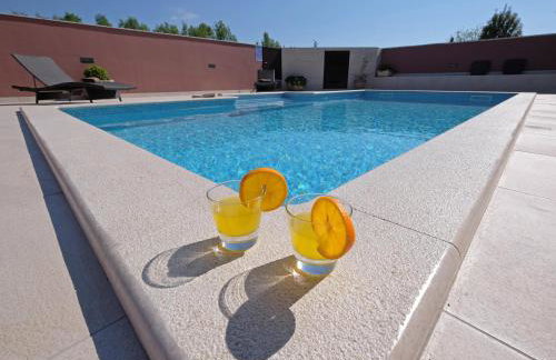 Villa Komel with Pool - Foto 8