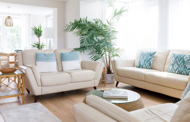 Mariners Stylish Beachside Getaway With Sea Views - Photo 67