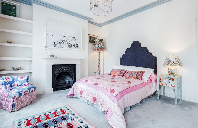 Exquisite Designers Abode - Photo 6