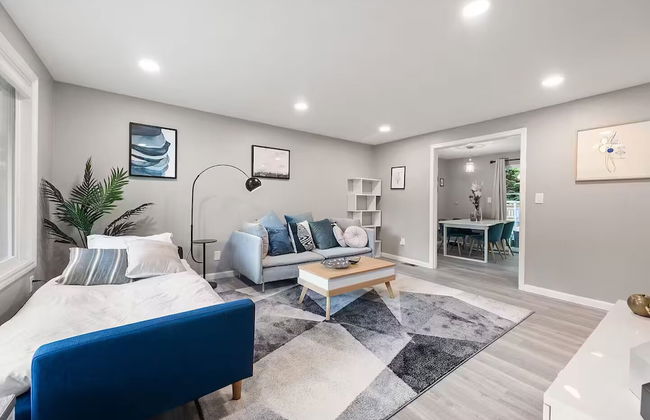 Cheerful Kirkland Home w/AC Big Yard, Walk to Beach - Photo 13