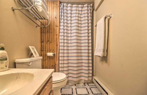 Riverfront Hungry Horse House with Large Deck! - Foto 25