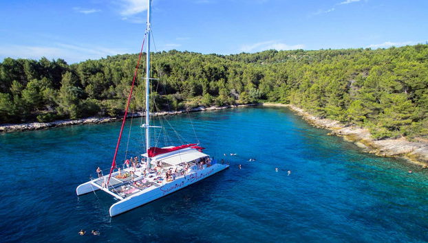 Catamarán a las islas Pakleni
