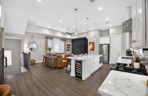 Modern EaDo Stay - 3BR Townhome w Private Deck - Foto 7