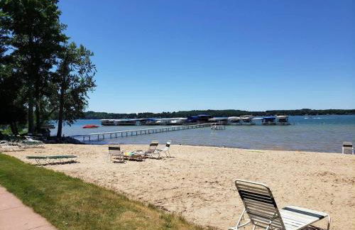 Top Floor Luxury, Sauna, Private Pool, Lake Bellaire Beach, 5 beds, 4 full bath - Foto 35