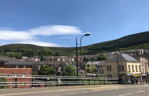 Tranquil Welsh Mountain Gem, Abertillery, Wales - Foto 66