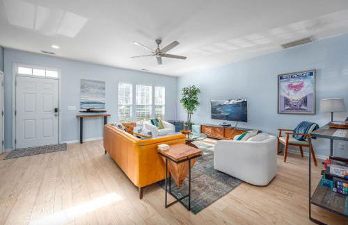 Modern 3-BR Townhome w Private Backyard Near RTP - Foto 1