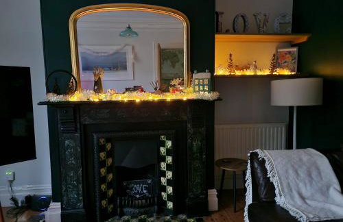 MIDSHIPS A HOLIDAY HOME IN DARTMOUTH SLEEPS UPTO 6 PEOPLE ,PET FRIENDLY , 10 MINUTES WALK TO Town CENTRE WITH PARKING included - Foto 10