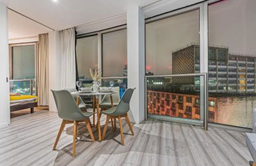 #79 World Famous Rotunda Skyline Views - Near Victoria Square - Sleeps 6 - " Perfect for contractors and Families" - Foto 6