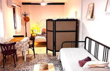 Cozy apartamento en Ruzafa para 2-3 personas con aire acondicionado y salida directa a terraza - Photo 2