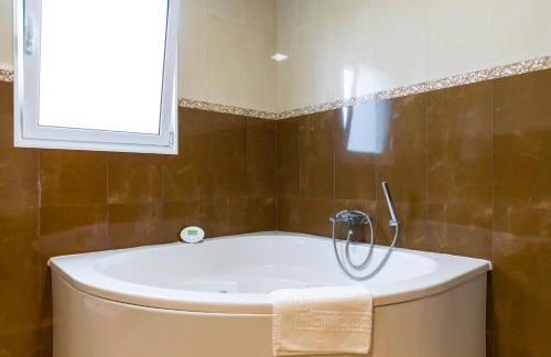 Costa's Guest House - Photo 18