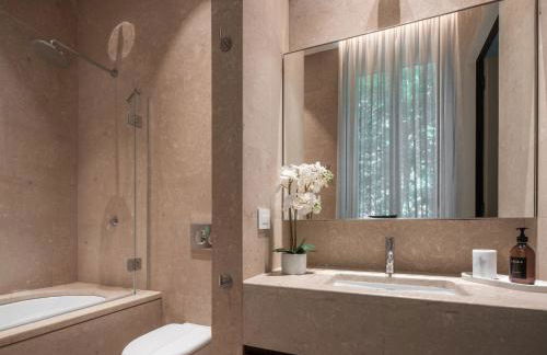 Sant'Ambrogio Luxury Apartment R&R - Photo 16