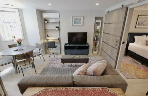 Downtown DC Awaits with Parking Permit - Foto 1