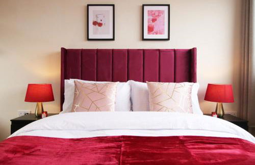 LUXURY 4 Bedroom 4 Ensuite Home in Penarth (Pool Table Games Room & BBQ Garden) with Sea Views - Photo 79