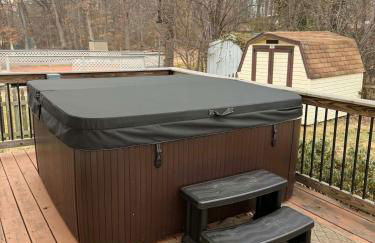 Charming 5 Bed with Spacious Yard with HotTub - Foto 14