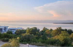 Modern 3BR Apartment with Private Pool, Sea View & Garage - Foto 14
