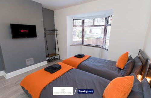 Award-Winning Four Bedrooms House, Parking, WiFi By Derby Short Term Rental Short Lets & Serviced Accommodation Derby - Foto 16